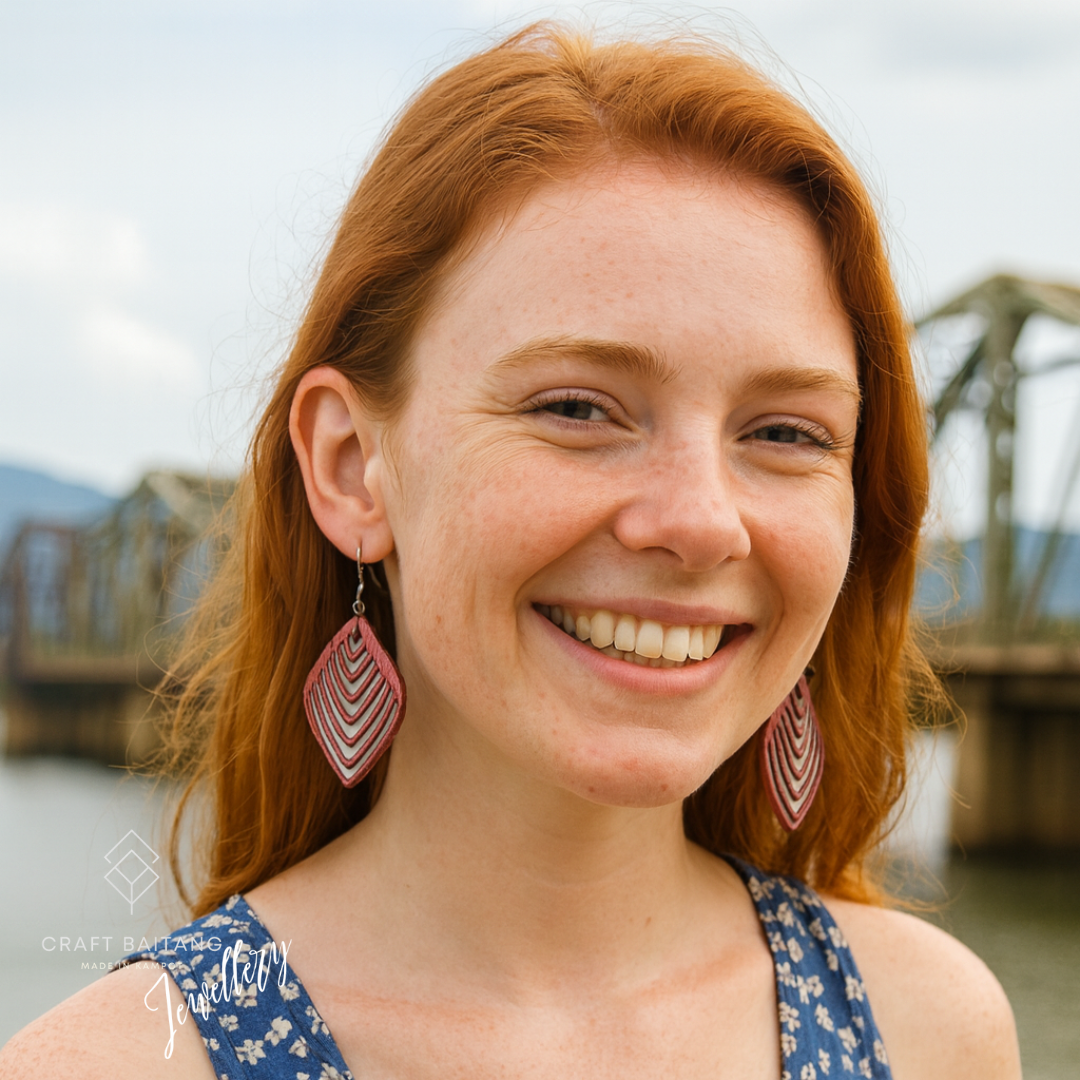 Shell and wood Teardrop earrings