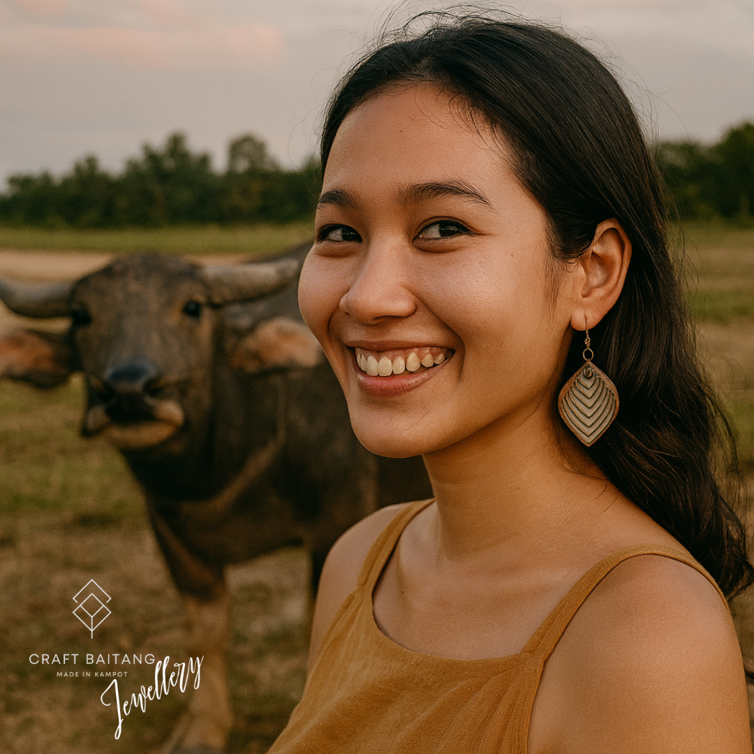 Shell and wood Teardrop earrings
