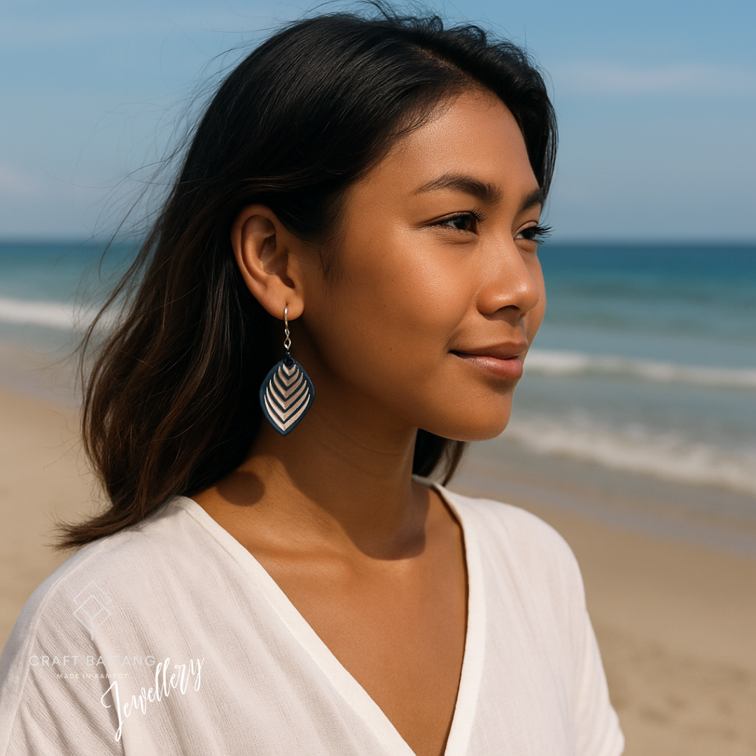 Shell and wood Teardrop earrings