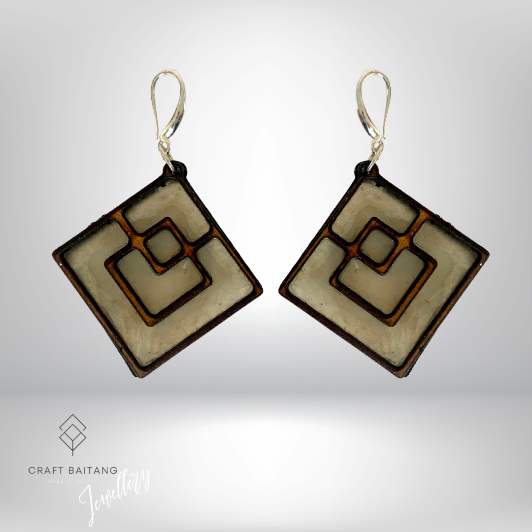 Shell and wood square