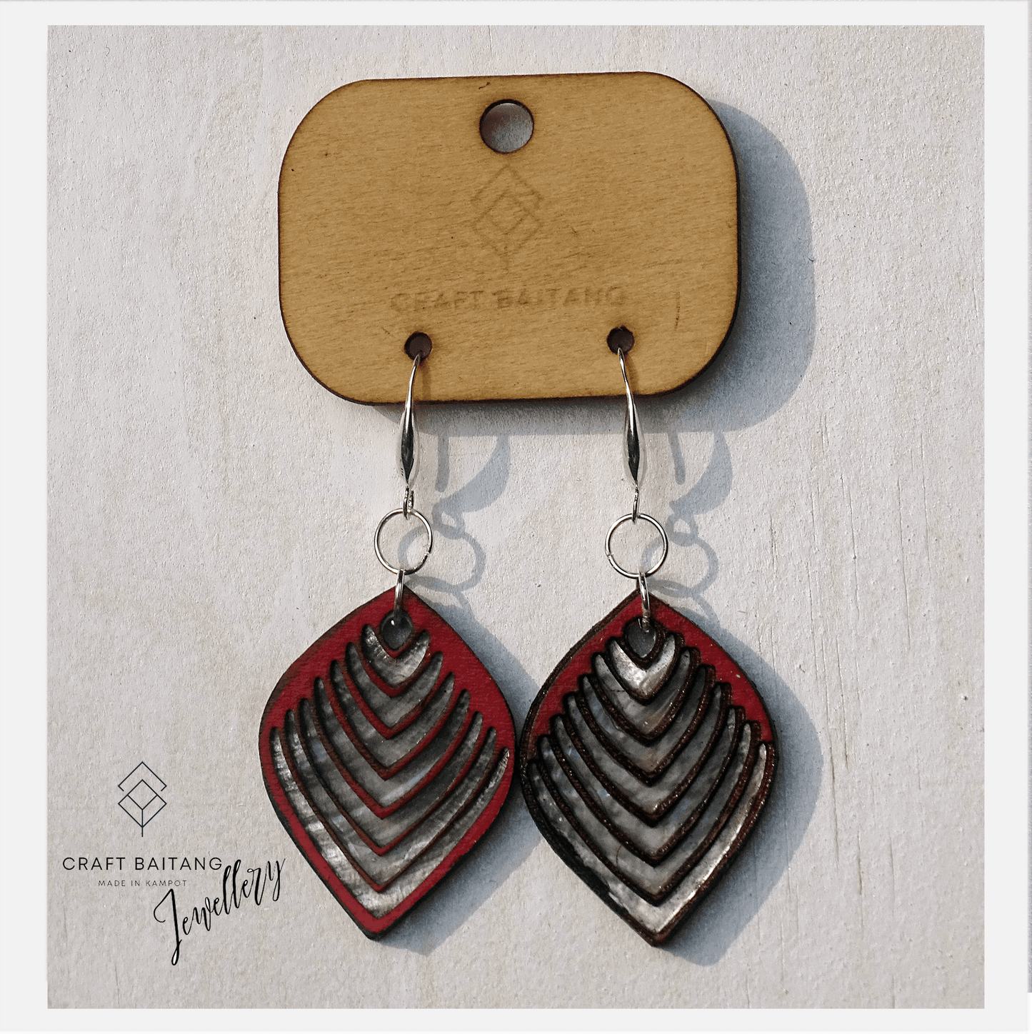 Shell and wood Teardrop earrings