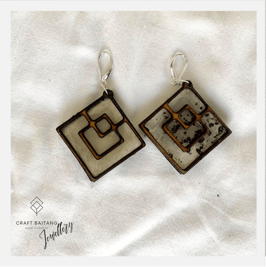 Shell and wood square